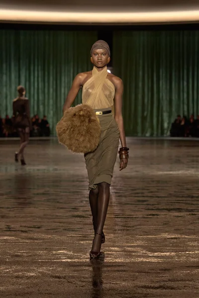 Look 18